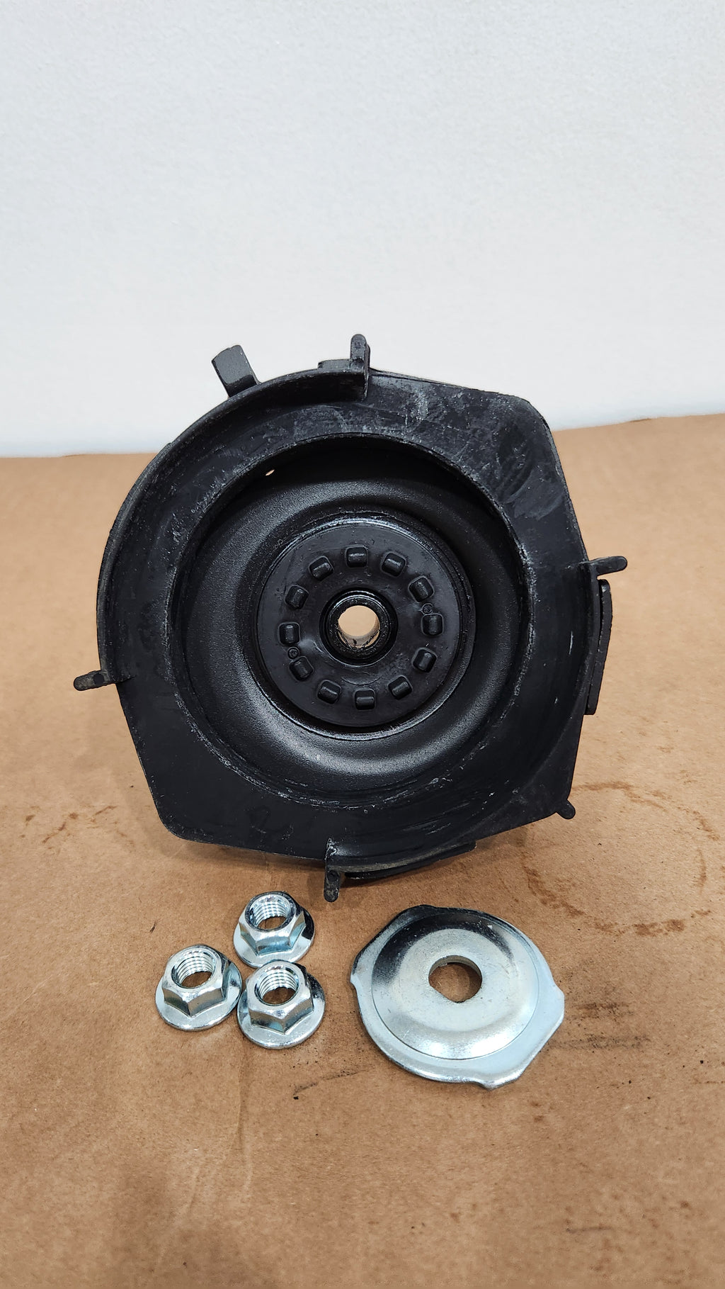 JPN - RR LH SHOCK ABSORBER MOUNTING - JPN-B25D-28-380 - FORD LYNX 1999-2004 3 STUD