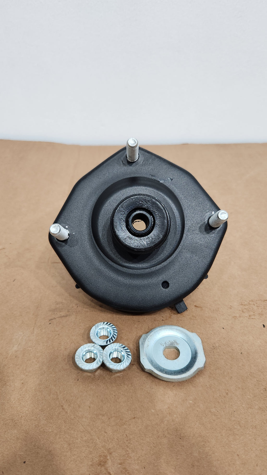 JPN - RR LH SHOCK ABSORBER MOUNTING - JPN-B25D-28-380 - FORD LYNX 1999-2004 3 STUD