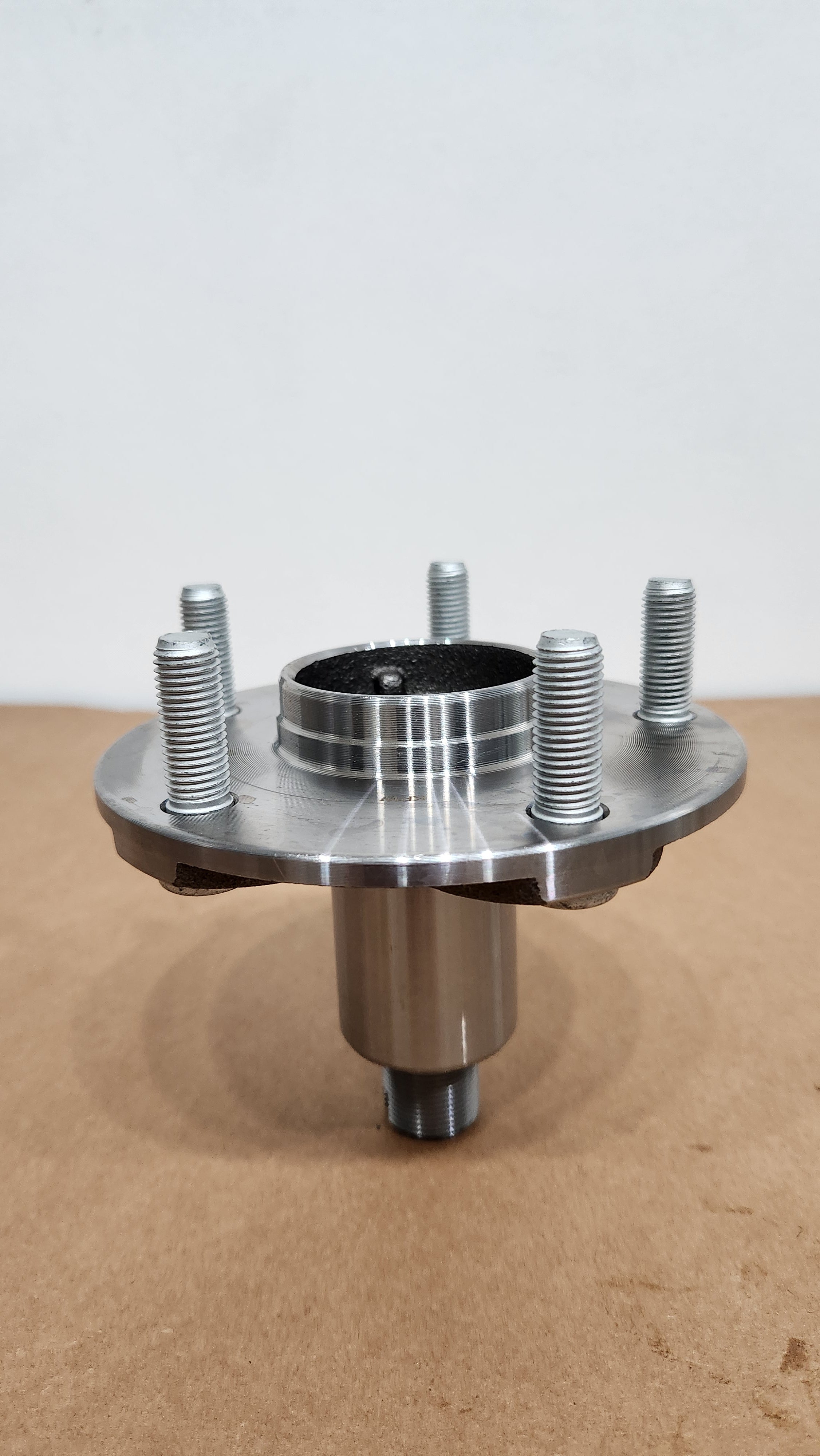 KPW - FRT WHEEL HUB 4X2 5 STUDS - KPW-43502-0K010 - TOYOTA INNOVA