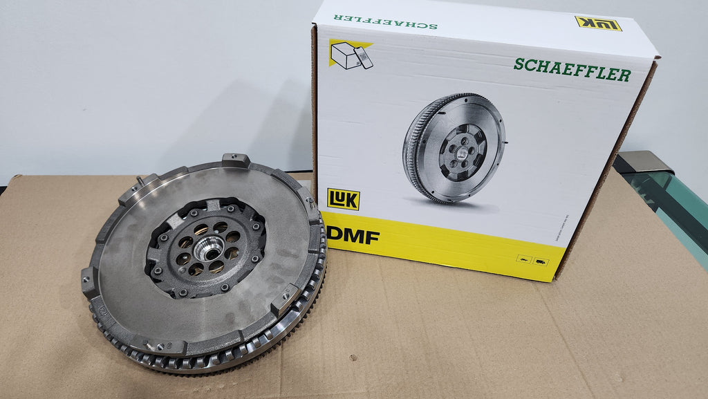 LUK - FLYWHEEL - DUAL MASS 23200-4A100 - 415-0300-10 - GRAND STAREX VGT - D4CB 2.5 CRDI - FROM 2001 SORENTO FROM 2006-2011