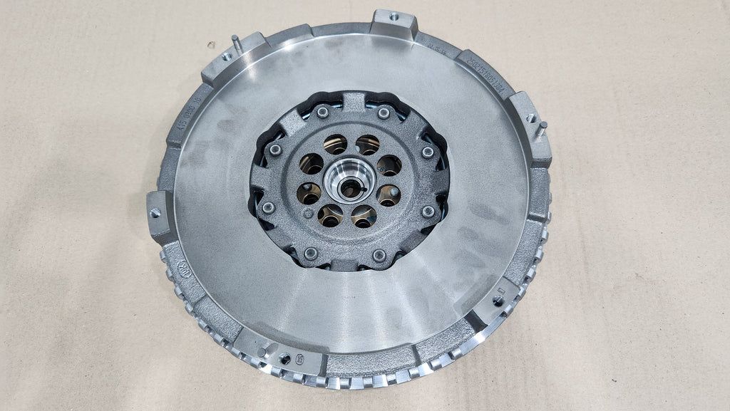LUK - FLYWHEEL - DUAL MASS 23200-4A100 - 415-0300-10 - GRAND STAREX VGT - D4CB 2.5 CRDI - FROM 2001 SORENTO FROM 2006-2011