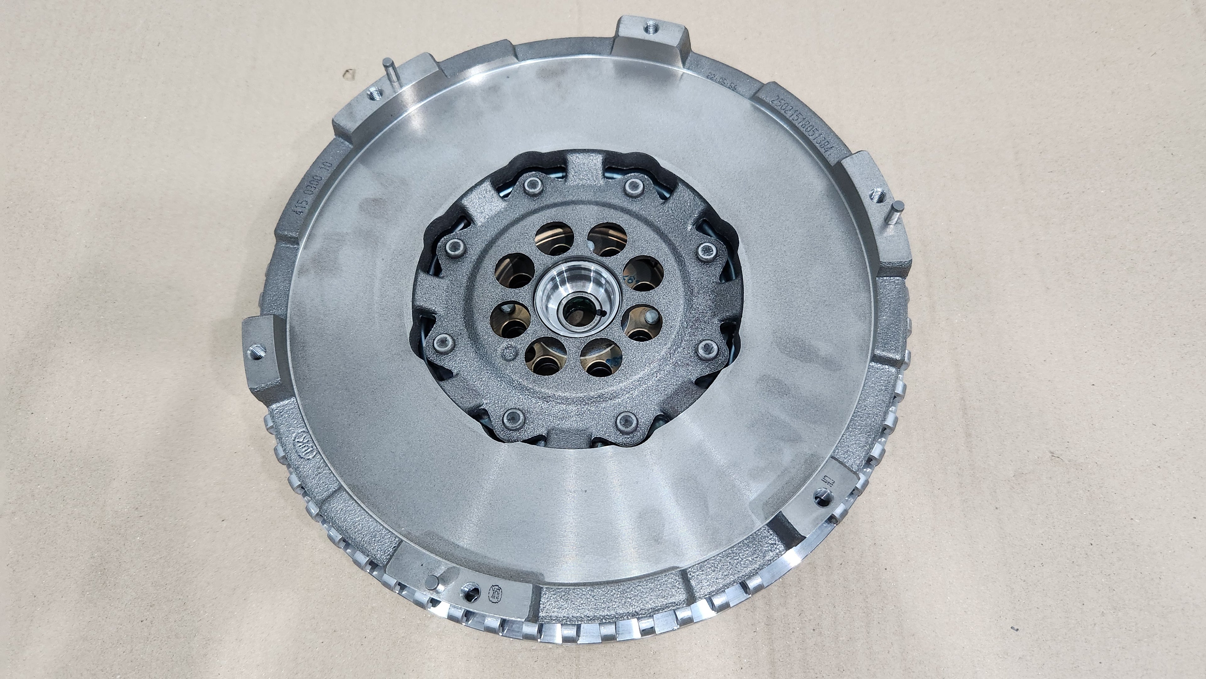 LUK - FLYWHEEL - DUAL MASS 23200-4A100 - 415-0300-10 - GRAND STAREX VGT - D4CB 2.5 CRDI - FROM 2001 SORENTO FROM 2006-2011
