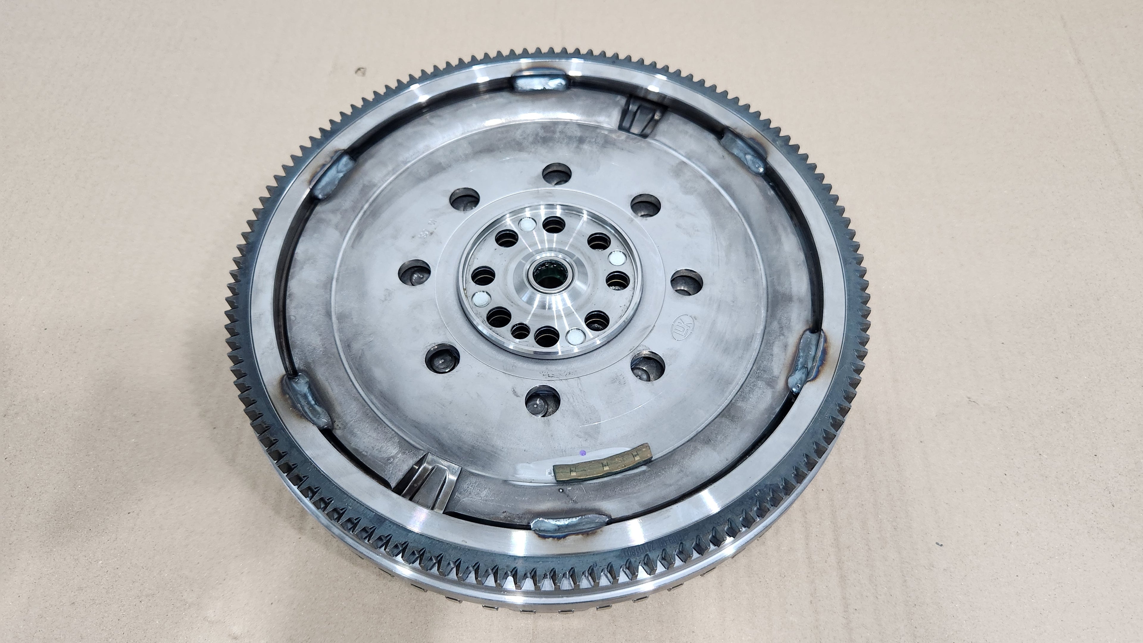 LUK - FLYWHEEL - DUAL MASS 23200-4A100 - 415-0300-10 - GRAND STAREX VGT - D4CB 2.5 CRDI - FROM 2001 SORENTO FROM 2006-2011