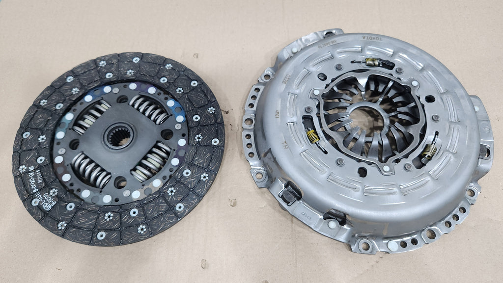 LUK - CLUTCH KIT - DISC & COVER - 628-3418-09 - HIACE / GRANDIA - 2.8 - 1GD FROM 2019 HILUX / FORTUNER - 2.4 / 2.8 - 2GD / 1GD FROM 2016 INNOVA 2.8 - 1GD FROM 2016