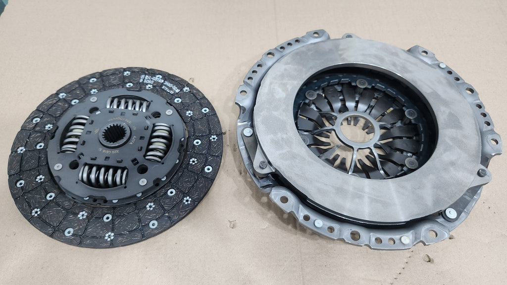 LUK - CLUTCH KIT - DISC & COVER - 628-3418-09 - HIACE / GRANDIA - 2.8 - 1GD FROM 2019 HILUX / FORTUNER - 2.4 / 2.8 - 2GD / 1GD FROM 2016 INNOVA 2.8 - 1GD FROM 2016
