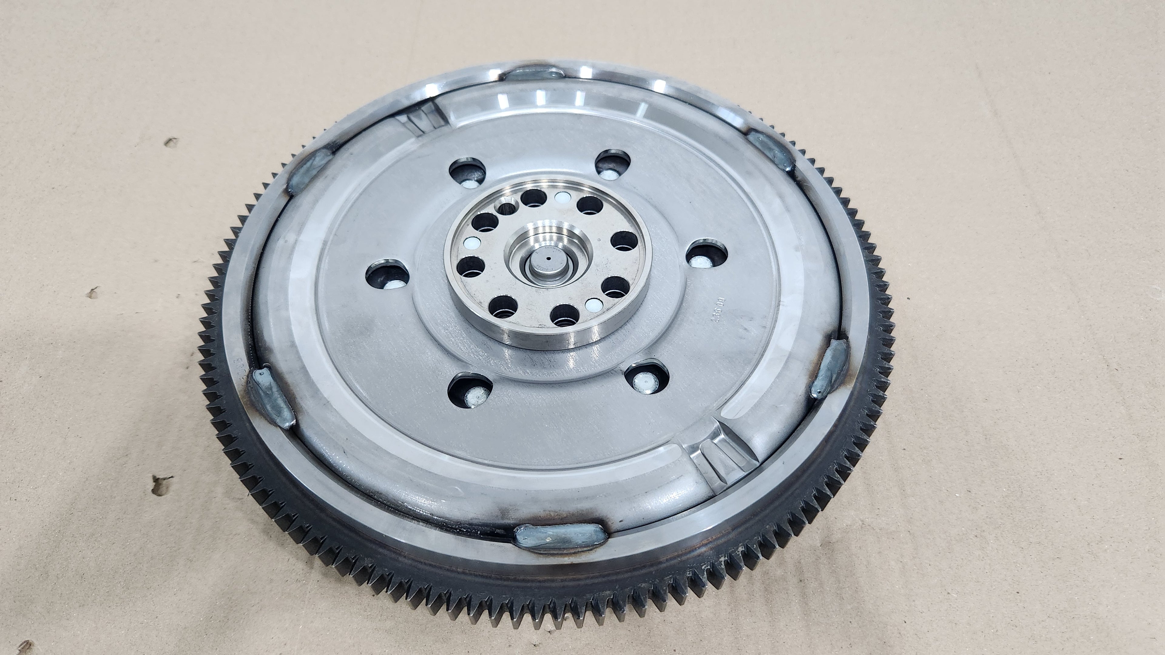 LUK - FLYWHEEL - DUAL MASS - WL / WE - 415-0410-10 - RANGER / EVEREST / BT-50 - 2.5 - 3.0 TDCI - '06 - '11