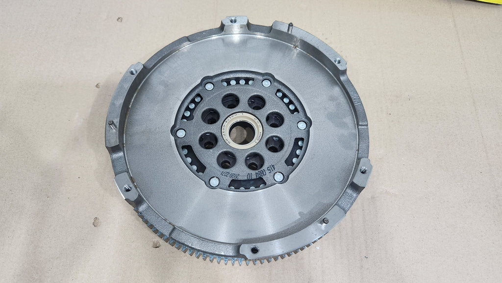 LUK - FLYWHEEL - DUAL MASS T6 - 415-0884-10 - RANGER / EVEREST / BT50 2.2 TDCI - 6SPD FRM 2016