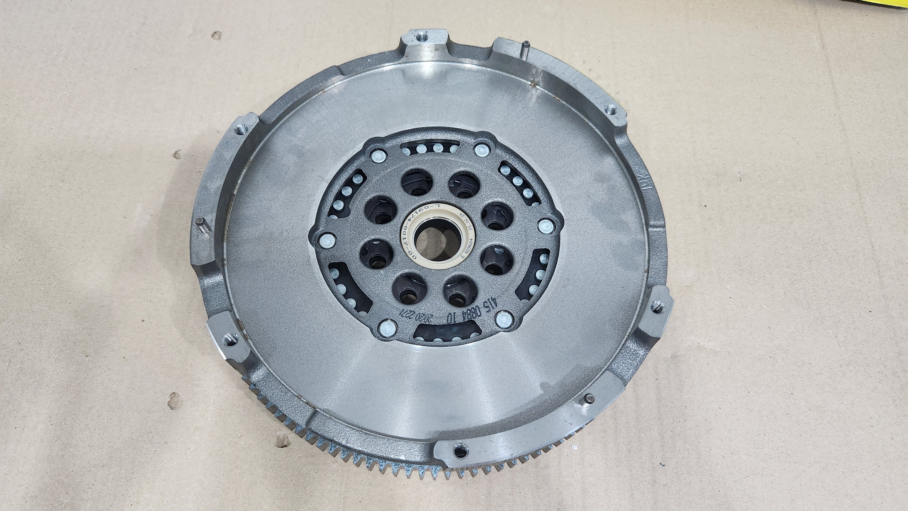 LUK - FLYWHEEL - DUAL MASS T6 - 415-0884-10 - RANGER / EVEREST / BT50 2.2 TDCI - 6SPD FRM 2016