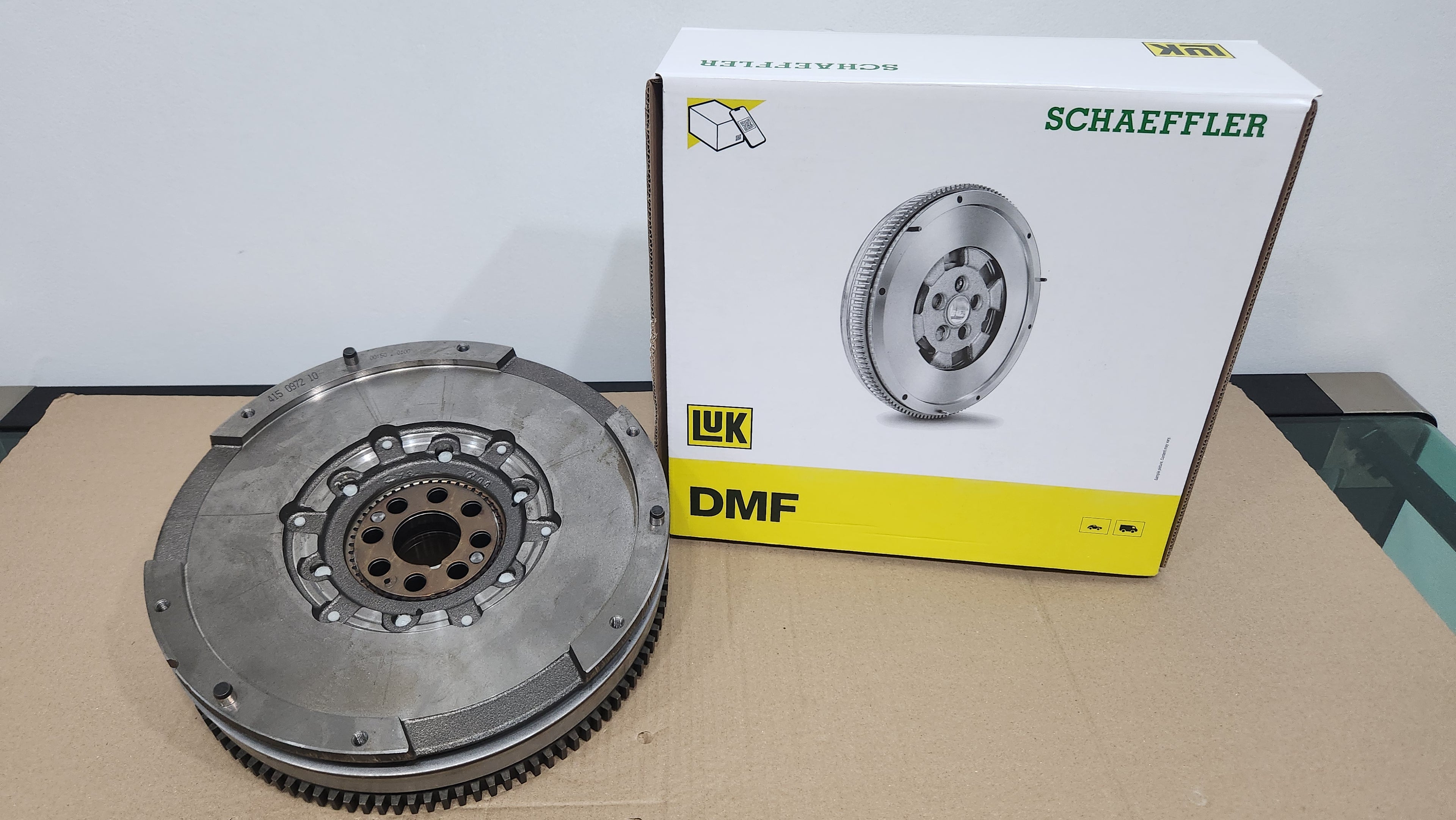 LUK - FLYWHEEL - DUAL MASS - 415-0972-10 - HIACE / GRANDIA 1GD 2.8D FROM 2019