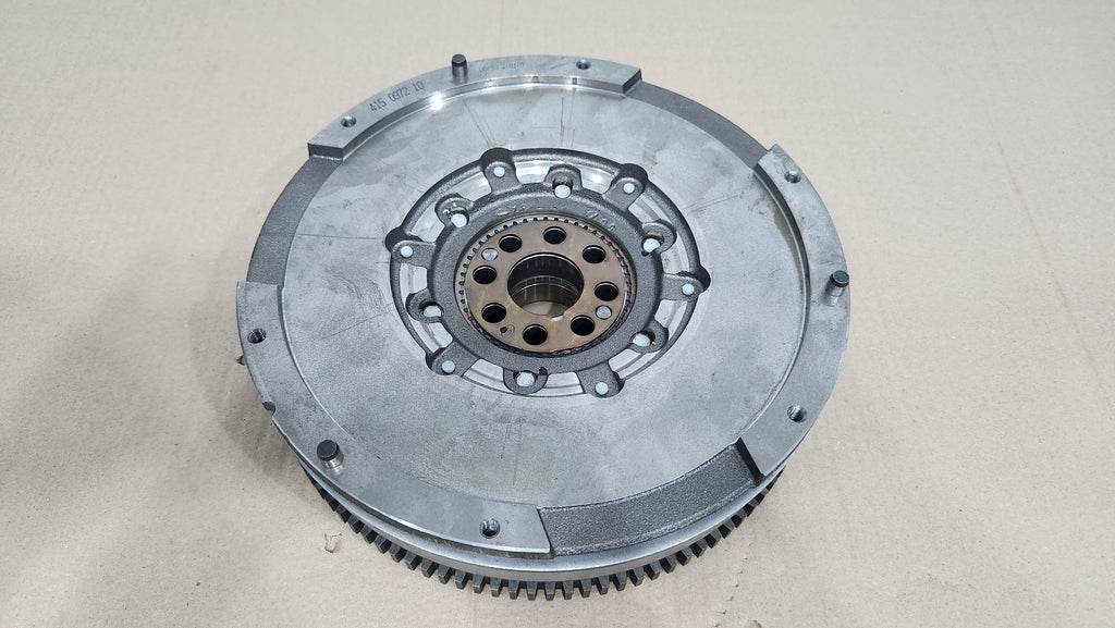 LUK - FLYWHEEL - DUAL MASS - 415-0972-10 - HIACE / GRANDIA 1GD 2.8D FROM 2019