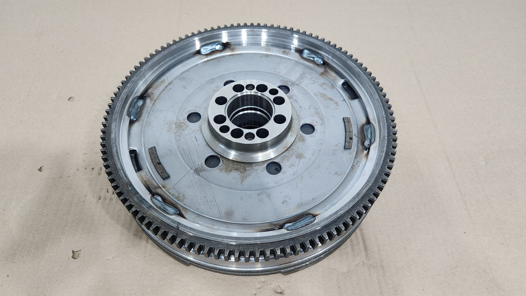LUK - FLYWHEEL - DUAL MASS - 415-0972-10 - HIACE / GRANDIA 1GD 2.8D FROM 2019
