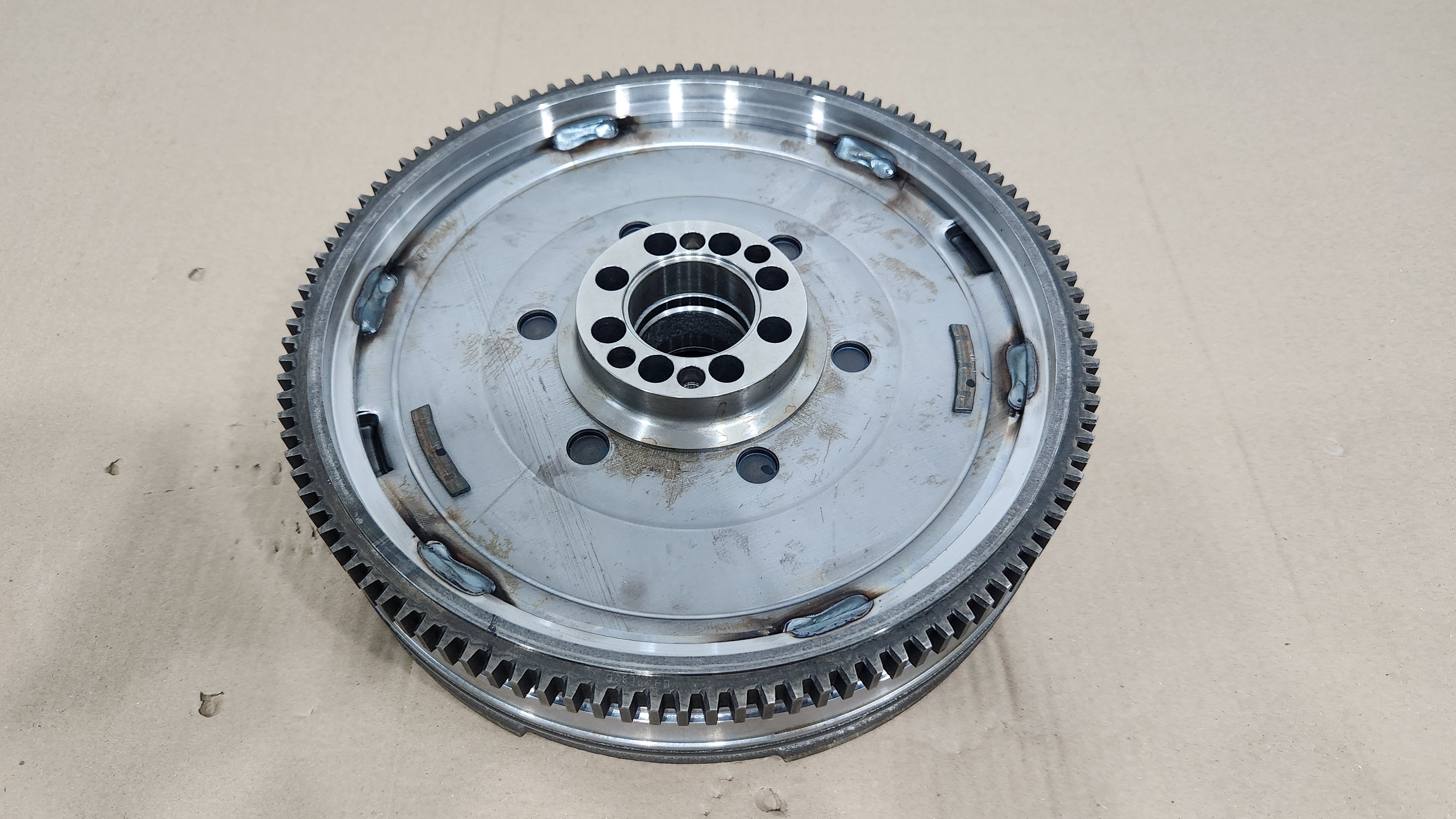 LUK - FLYWHEEL - DUAL MASS - 415-0972-10 - HIACE / GRANDIA 1GD 2.8D FROM 2019