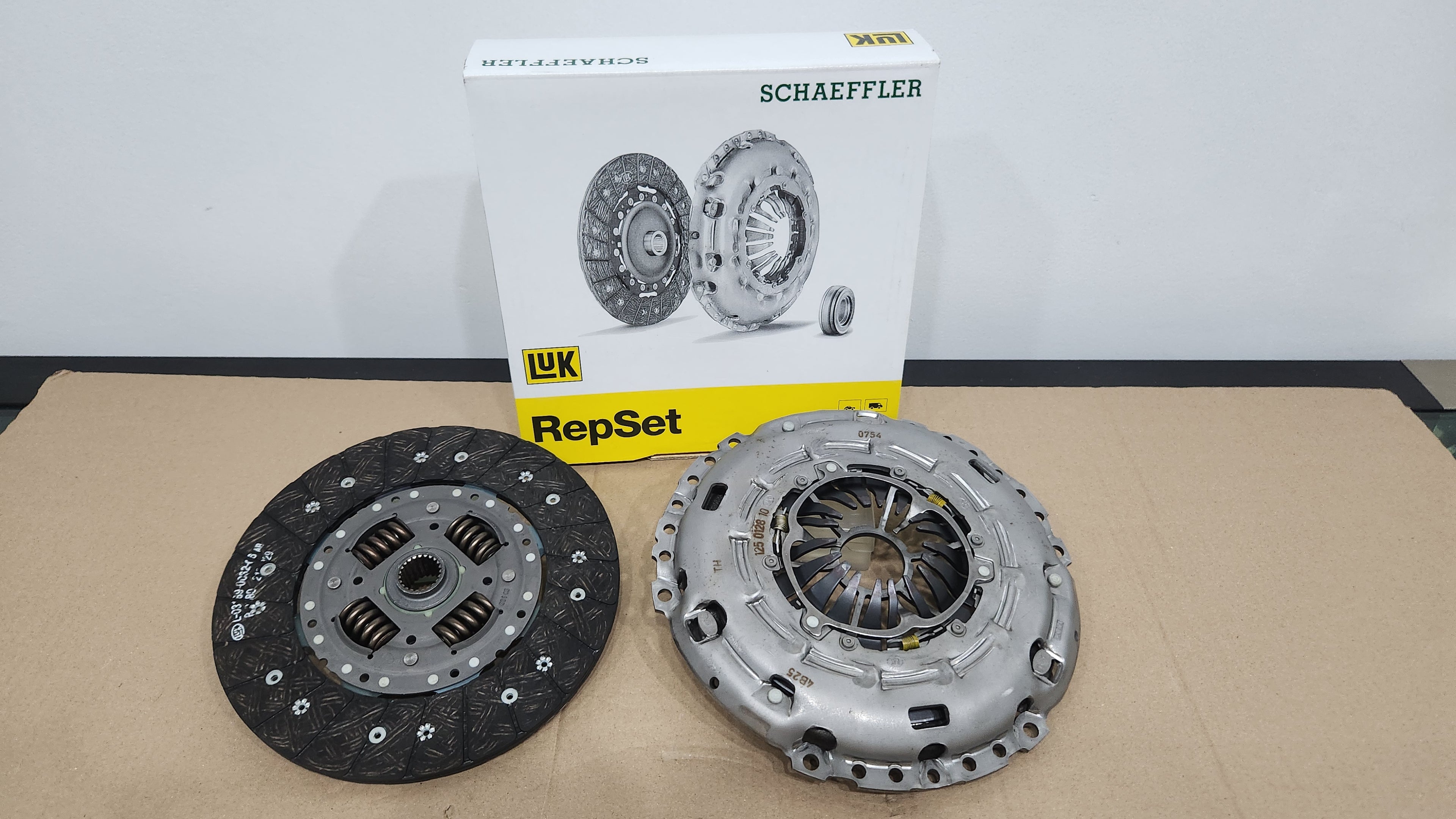 LUK - CLUTCH KIT - DISC & COVER - 625-3051-09 - RANGER / EVEREST / BT-50 - 2.5 - 3.0 TDCI - '06 - '11