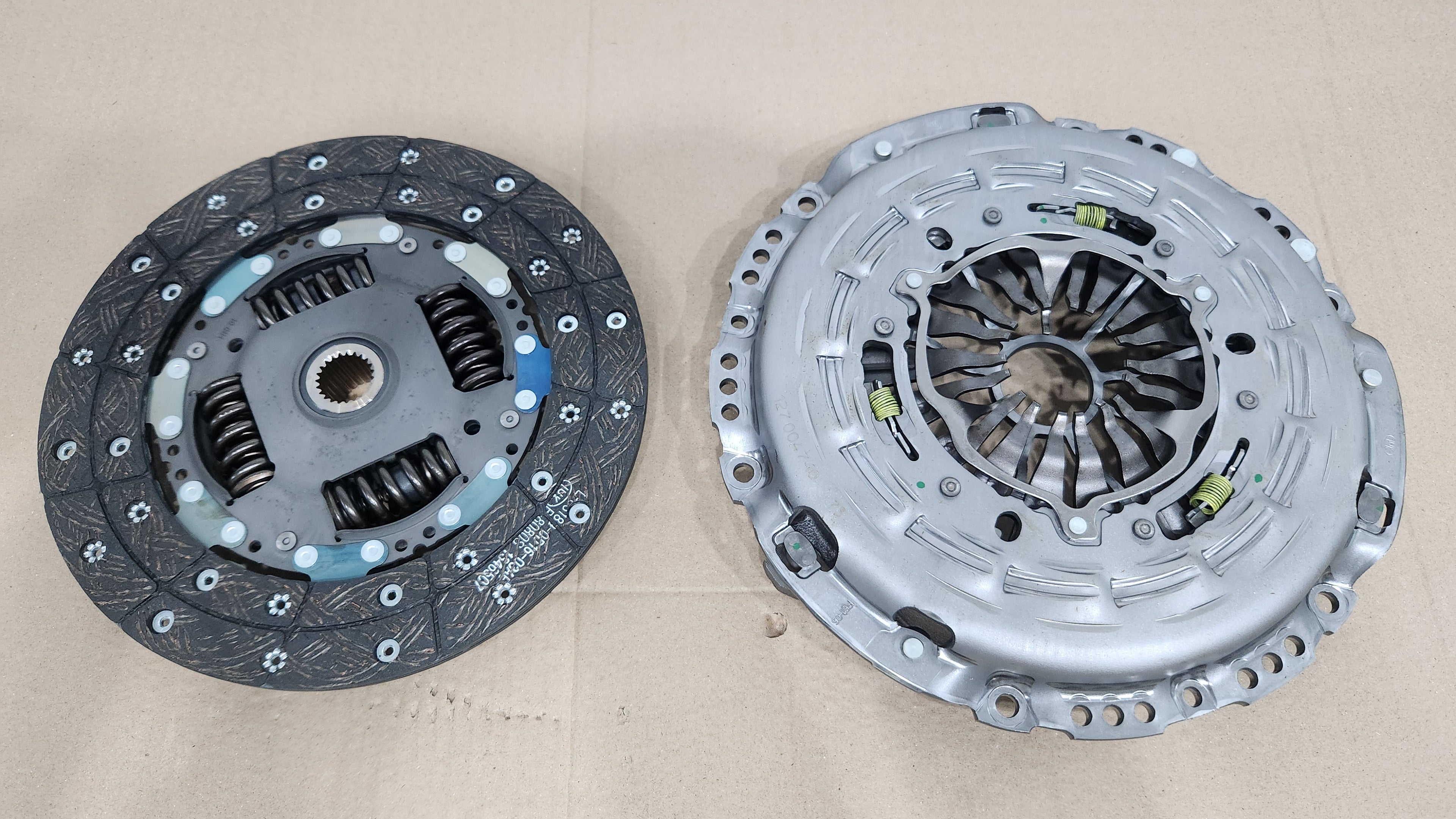 LUK - CLUTCH KIT - DISC & COVER T6 - 627-3044-09  - RANGER / EVEREST / BT50 2.2 / 3.2 - 6 SPD - 2011 - 2016